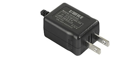 Typischer AC-Adapter, der in Japan verwendet wird